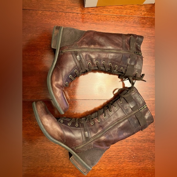 Timberland boots.  Size 10 - Picture 2 of 10
